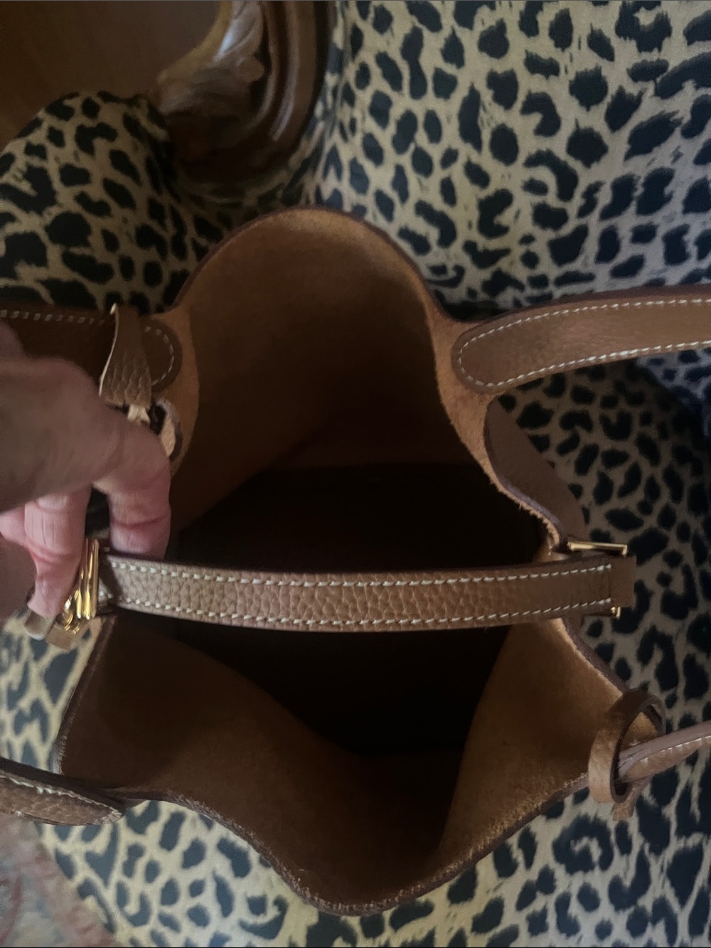 Classic Brown Leather Bucket Tote – Women Bags - Picture 4 of 7